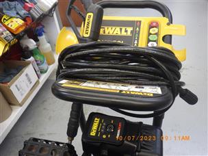 DEWALT 3400 PSI at 2.5 GPM Cold Water Gas Pressure Washer with Electric  Start - Discount Depot